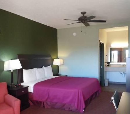 Stockdale Inn And Suites Buitenkant foto